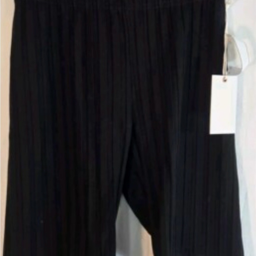 Black Ribbed Biker Shorts - Picture 3 of 4